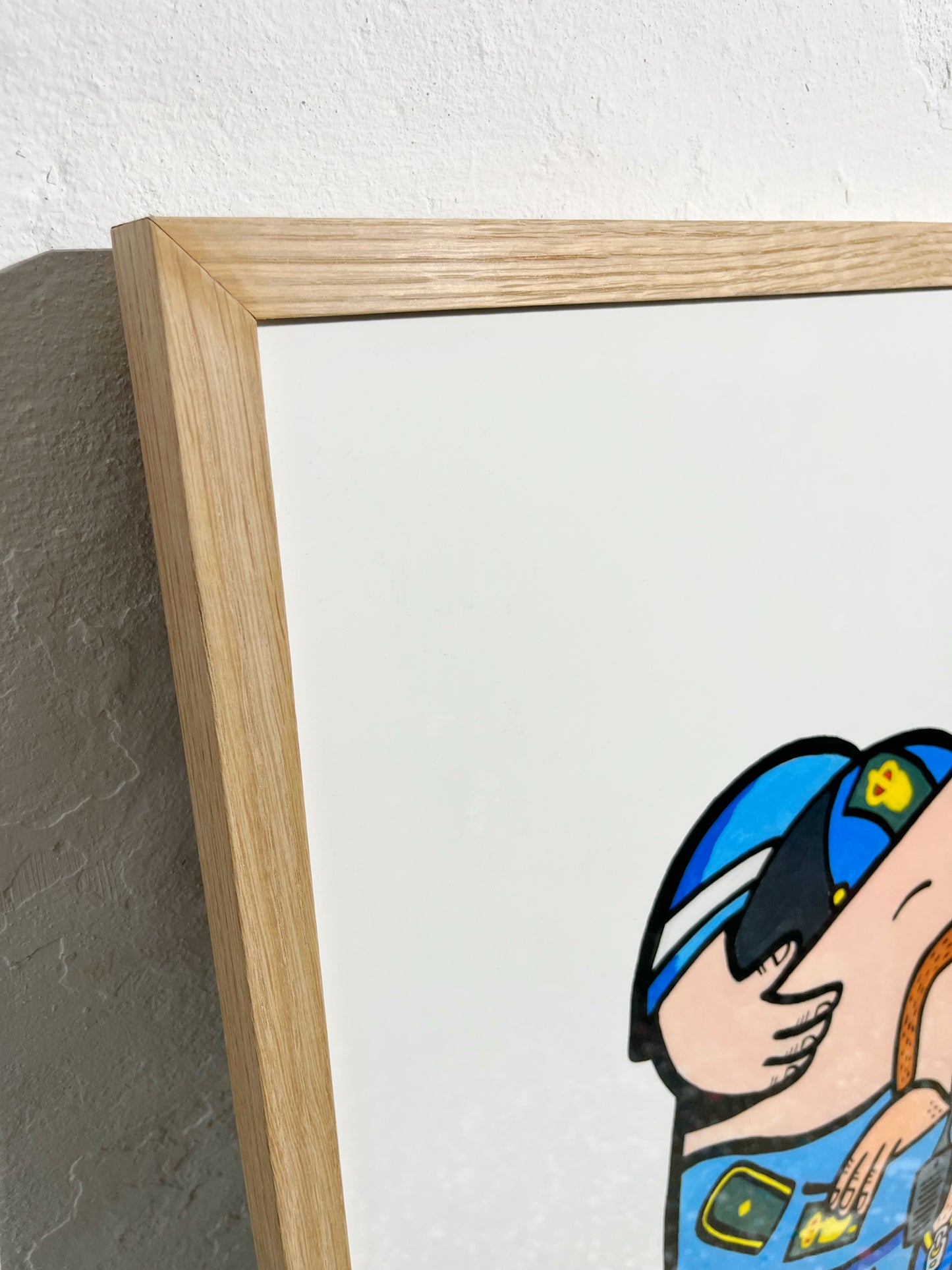 Indrammet Kissing Cops - 100x70 cm 👮♂️